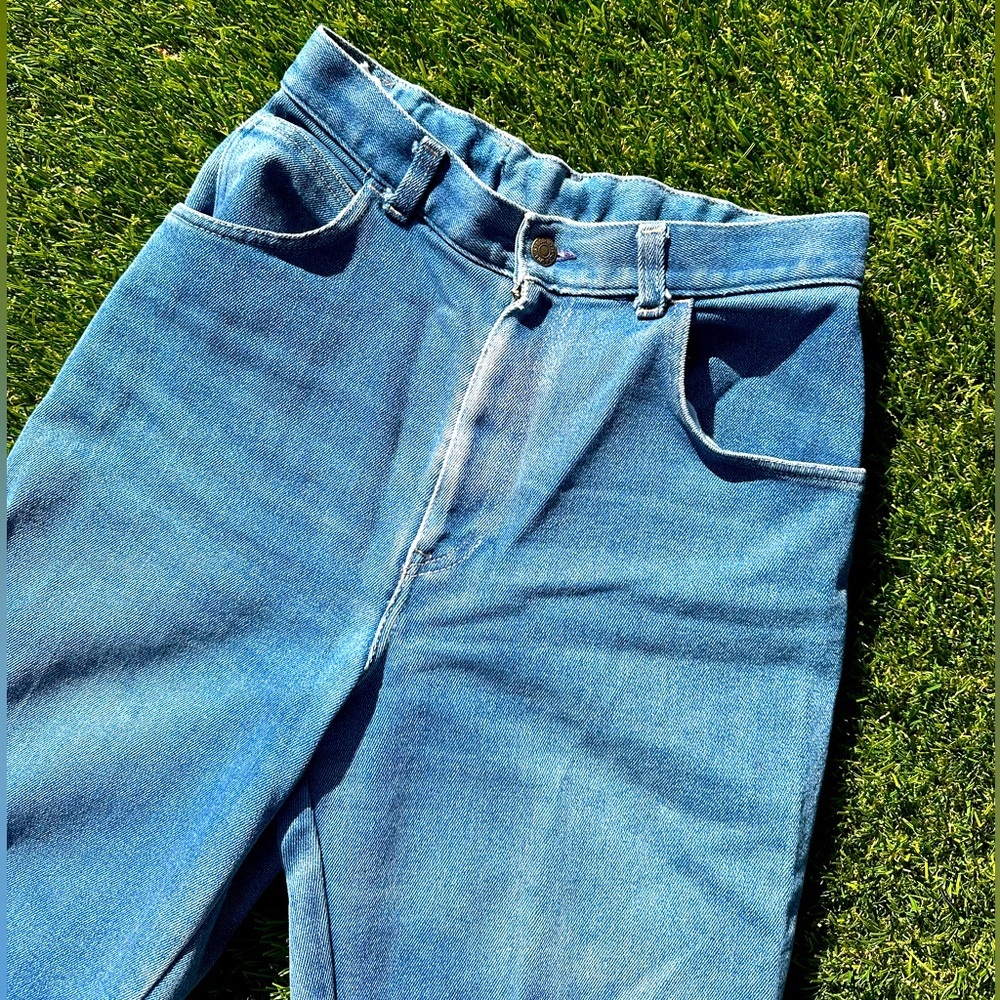 Leviโs 1980s Vintage White Tab Cropped Jeans- 28โ Waist
